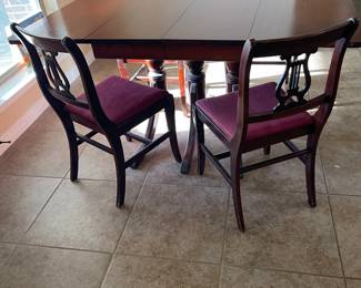 Dunca Phyfe Claw foot table, drop leaf ends