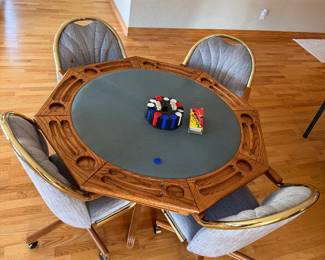 Reversible Poker table, poker chips