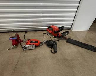 Lot #76 Black & Decker Electric Tool Lot Drill Jigsaw Hedge Trimmer + Bench Vise
