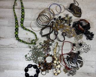Lot #87 Large Costume Jewelry Lot Beaded Necklaces Bangle Bracelets Loose Beads Craft