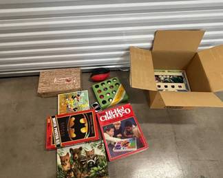 Lot #72 Vintage Board Game Toy Lot Batman Puzzle Hi-Ho Cherry-O UNO Billiard Balls