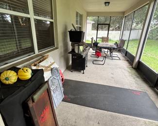 Halloweed decor and out door patio set