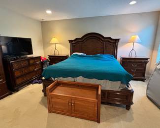 Hickory White King size bed set