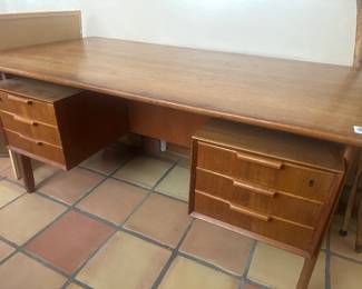 Danish MCM Desk – beautiful condition