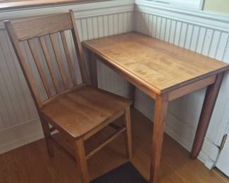 170 VintageCompactWritingDeskSpindleBackChair