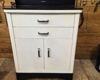 112 HamiltonManufacturingCoMedicalCabinetMCMIndustrial