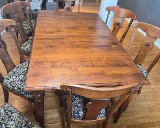 45 EthanAllenSolidWoodDiningTablewith8ChairsandTwoLeaves