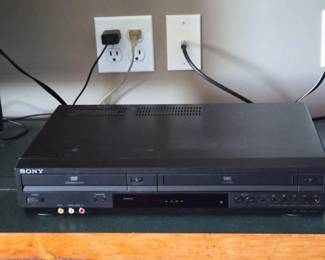 72 SonyDVDVHSPlayerComboModelSLVD380P
