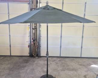84 WeightedBasePatioUmbrellawithSunbrellaFabric