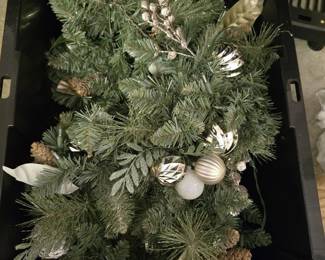 2 Lighted Christamas Garlands