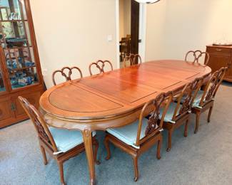 Rosewood Dining Room Set with 3 leaves and 10 chairs!  This can also be a round table once all the leaves are removed.