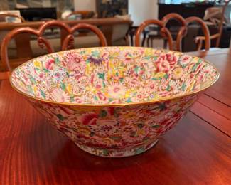 LARGE "THOUSAND FLOWERS" JAPANESE FLOWER BOWL WITH GOLD TRIM