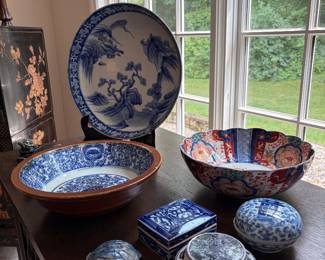 COLLECTION OF BLUE AND WHITE ANTIQUE VINTAGE PLATES BOWLS JARS ETC