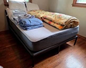 Casper Cooling 12" memory foam Mattress, (like new) full size
