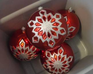 Huge outdoor Xmas ornaments Plastic
