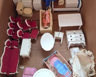 Vintage 1940's Keystone Doll house contents