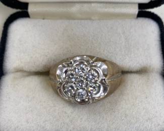 10 KT Gold Ring w/ 7 Diamonds