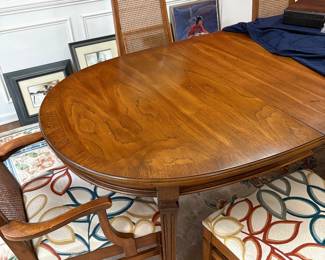 hardwood 70s dining room table and 6 chairs. table has 2 leaves and all pads