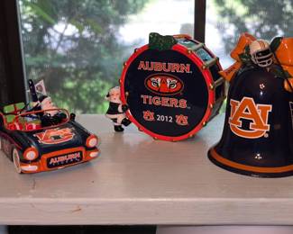 Are you an AUBURN fan??? Here are some special Christmas decorations for you