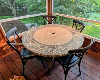 Round Patio Table 48" w/4 Black Metal Chairs