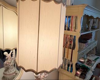 Vintage Capodimonte Style Porcelain Figurine Table Lamp second image