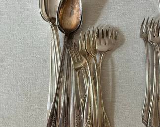 Wm. Rogers  Son Daffodil Silverplate Flatware