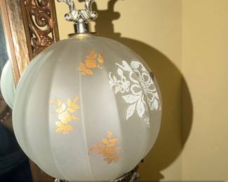 Vintage Cherub Figural Table Lamp with Frosted Glass Globe, Hollywood Regency Style fourth image