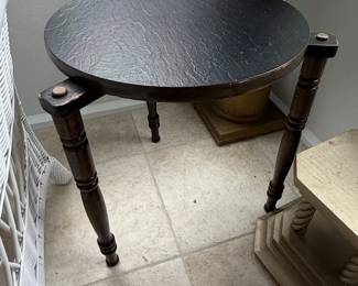 Vintage Round Accent Table with Turned Legs