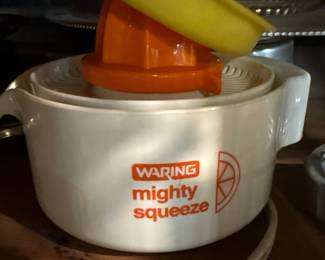 Vintage Hamilton Beach Scovill Electric Citrus Juicer third image