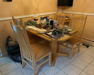 East West Furniture Vancouver Piece Dining Set in Oak