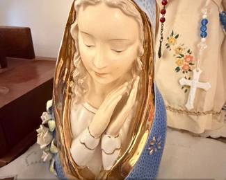 Vintage Porcelain Praying Madonna Bust with Flowers and Gold Trim