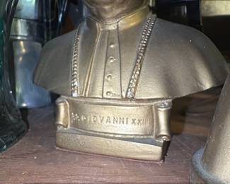 Vintage Pope John XXIII and Pope Paul VI GoldTone Busts third image