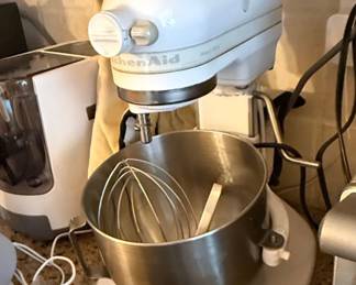 KitchenAid KSS Heavy Duty Series Quart BowlLift Stand Mixer  White