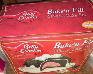 Betty Crocker Bake n Fill Piece Bake Set second image
