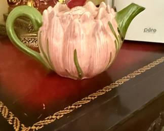 Vintage The Bombay Company Pink Gerber Daisy Teapot with Bumble Bee Lid