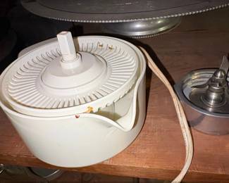 Vintage Hamilton Beach Scovill Electric Citrus Juicer second image
