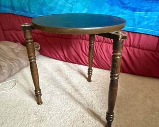 Vintage Turned Leg Round Accent Table