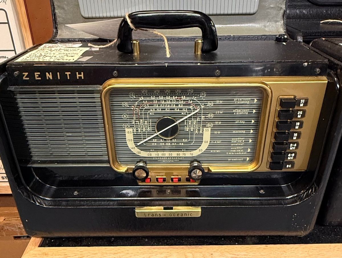 Zenith H500 Trans-Oceanic Portable Tube Radio