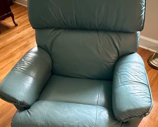 La-Z-Boy Pinnacle Recliner - Blue