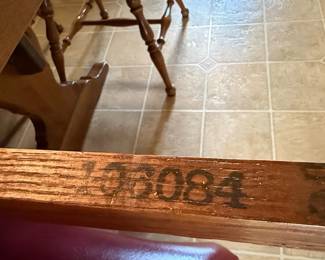 Ethan Allen Heirloom Nutmeg Maple Dining Table