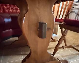 Ethan Allen Heirloom Nutmeg Maple Dining Table