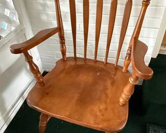 Ethan Allen Heirloom Nutmeg Maple Dining Table