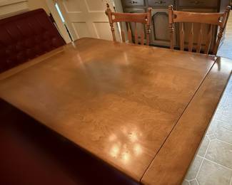 Ethan Allen Heirloom Nutmeg Maple Dining Table