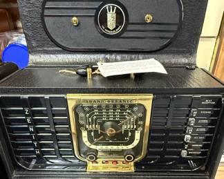 Zenith Trans-Oceanic G-500 "Transition" Radio