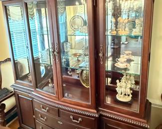 Thomasville Traditional Dark Cherry China Cabinet