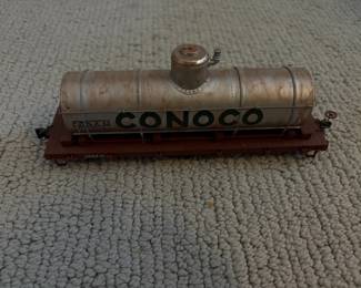 LOT 115 A Bachmann Conoco Oil Tank Car. Starting Bid $45.00
