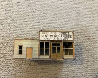 LOT 86 A Hand Constructed HO Scale Model Structure. Starting Bid $35.00
