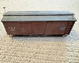 LOT 104 A Bachmann Colorado and Southern Boxcar. Likely Model 27023. Starting Bid $50.00