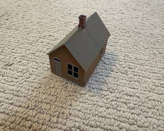 LOT 88. A Hand Constructed HO Scale Model Structure. Starting Bid $20.00