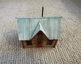 LOT 120. A Hand Constructed HO Scale Model Structure. Starting Bid $45.00